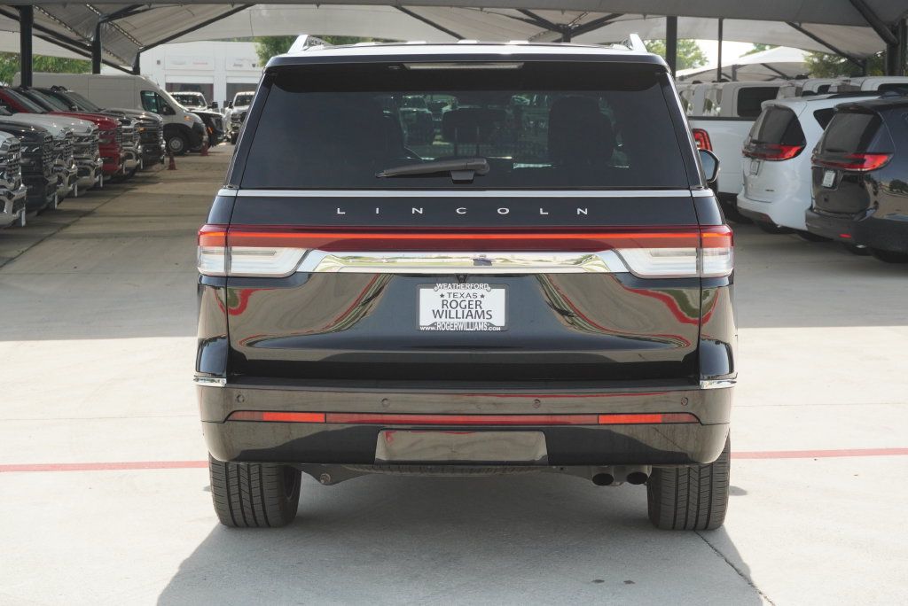 Used 2024 Lincoln Navigator Reserve AWD/4WD image 4