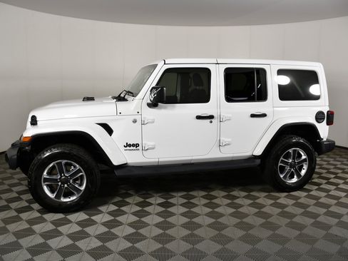 Used 2020 Jeep Wrangler Unlimited Sahara AWD/4WD image 9