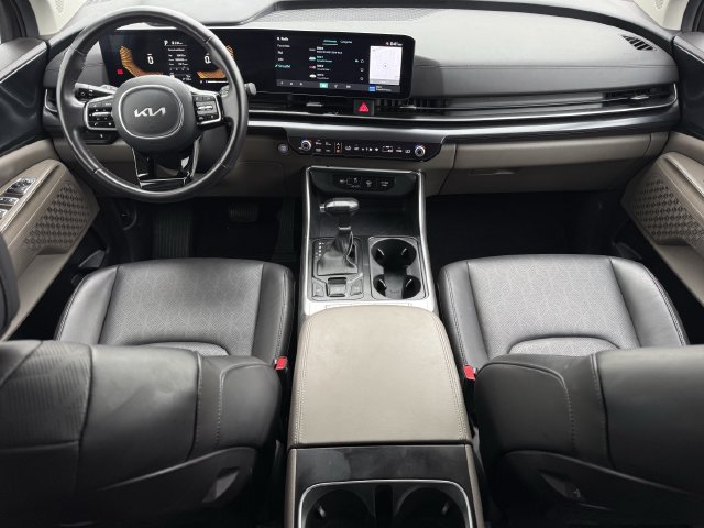 Used 2025 Kia Carnival FWD image 10