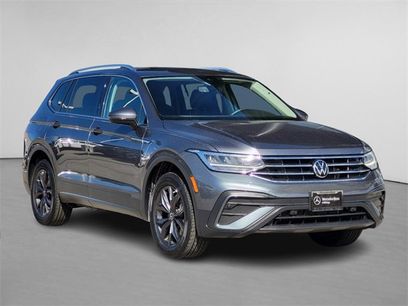 Used 2022 Volkswagen Tiguan SE w/ Panoramic Sunroof Package