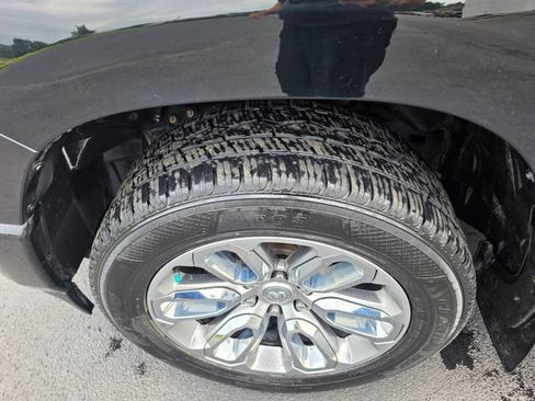 Used 2023 RAM 1500 Laramie AWD/4WD image 9