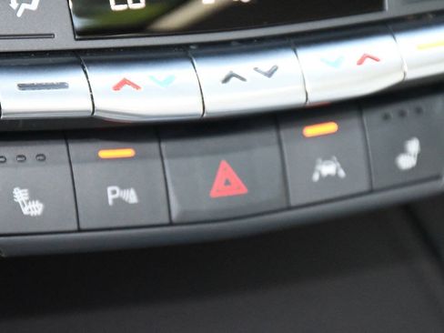 Used 2023 Cadillac XT4 Luxury w/ Cold Weather Package FWD image 39