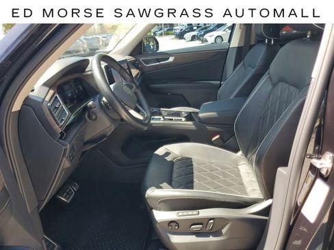 Used 2024 Volkswagen Atlas SEL Premium R-Line image 18