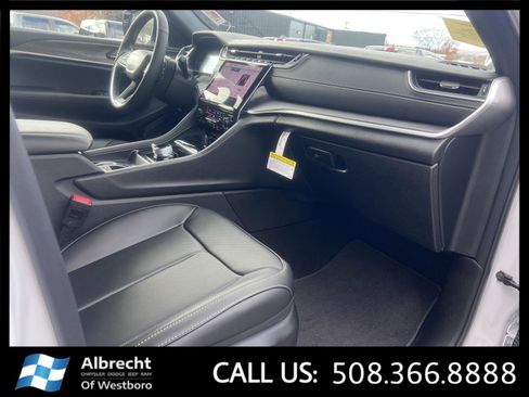 New 2025 Jeep Grand Cherokee Limited w/ Luxury Tech Group II image 14