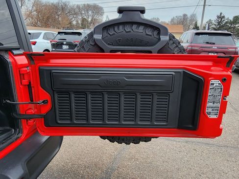 Used 2023 Jeep Wrangler Unlimited w/ Cold Weather Group image 16