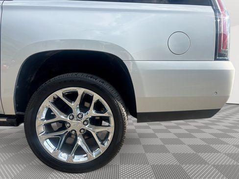 Used 2020 Cadillac Escalade ESV Premium Luxury RWD image 27