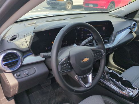 Certified 2024 Chevrolet Trax LT w/ Driver Confidence Package image 10