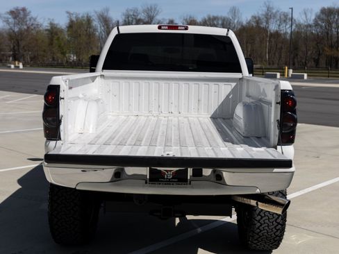 Used 2006 Chevrolet Silverado 2500 LT w/ Heavy-Duty Power Package image 7