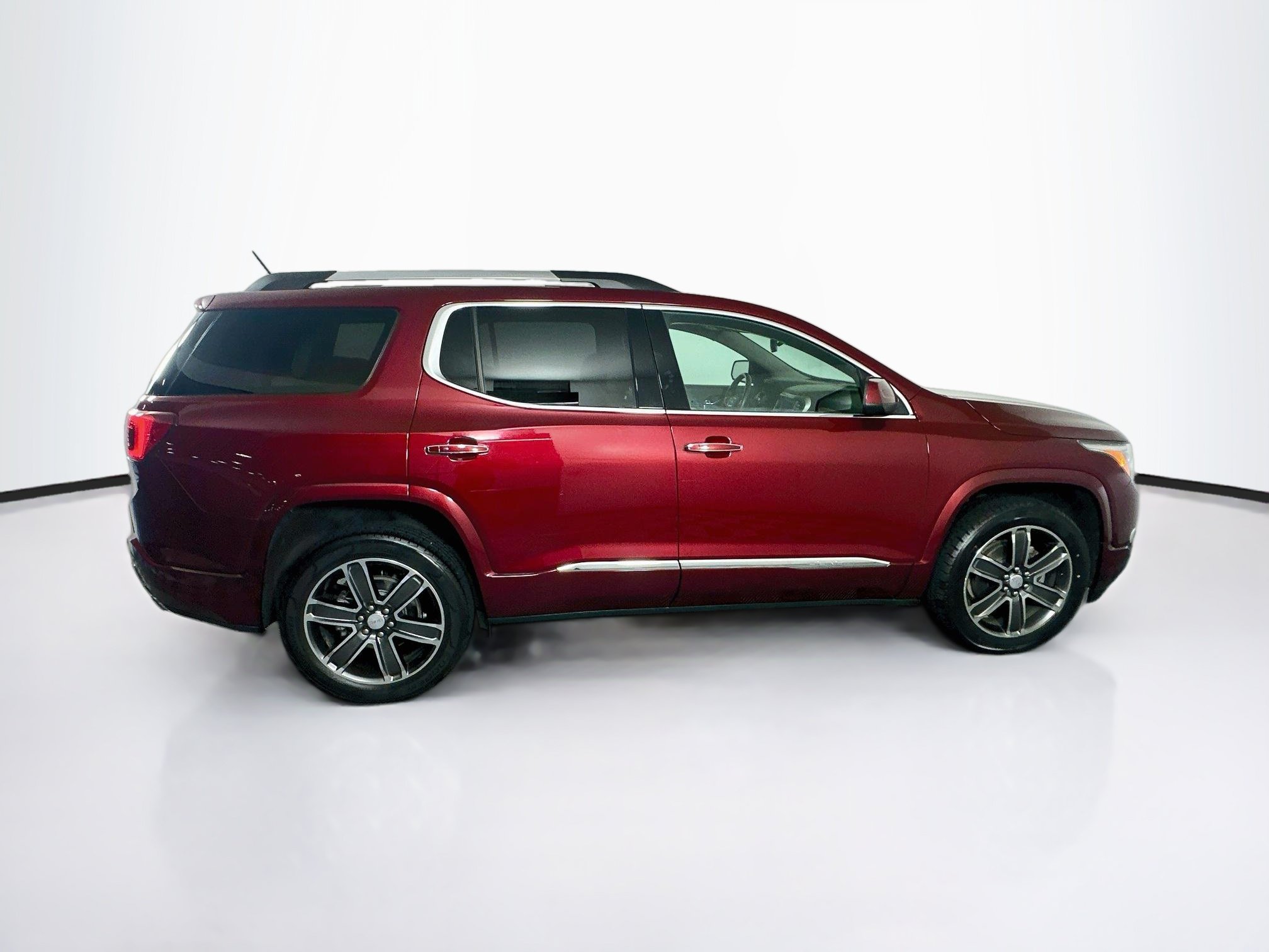 Used 2018 GMC Acadia Denali w/ Technology Package FWD image 10