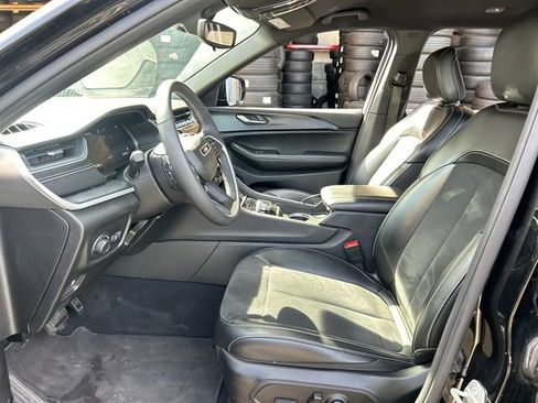 Used 2024 Jeep Grand Cherokee L Laredo image 7