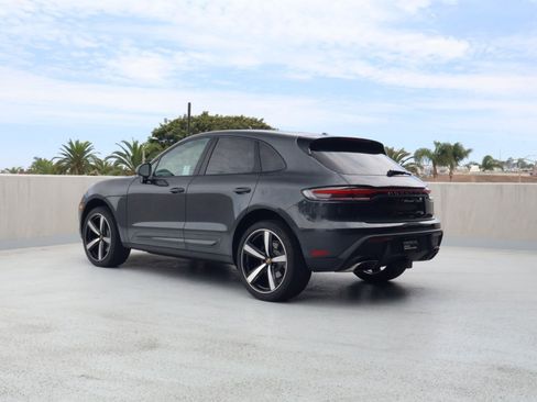 Certified 2026 Porsche Macan AWD/4WD image 3