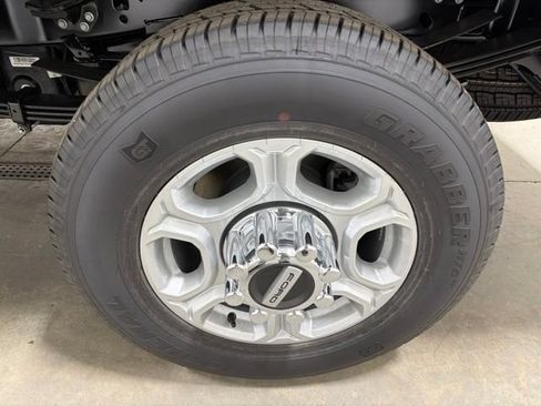 New 2026 Ford F350 XLT w/ XLT Premium Package AWD/4WD image 8