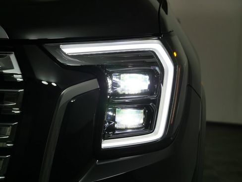 New 2026 GMC Terrain Denali w/ LPO, Black Badging Package AWD/4WD image 8