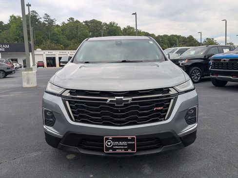 Used 2023 Chevrolet Traverse RS FWD image 2