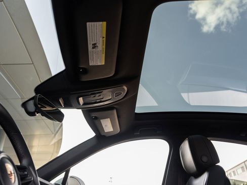 Used 2025 Porsche Cayenne Coupe image 24