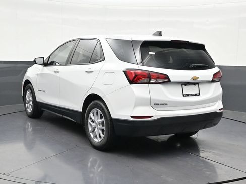 Used 2022 Chevrolet Equinox LS FWD image 3