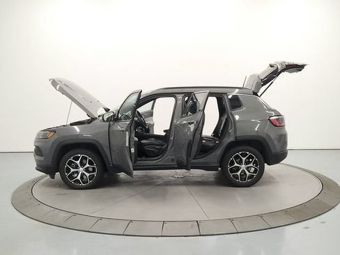 Used 2024 Jeep Compass Latitude AWD/4WD image 13