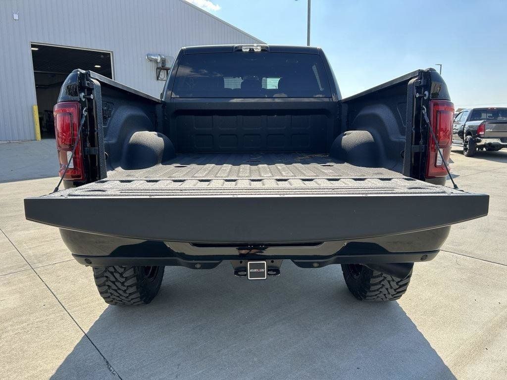 New 2025 RAM 2500 Big Horn AWD/4WD image 32