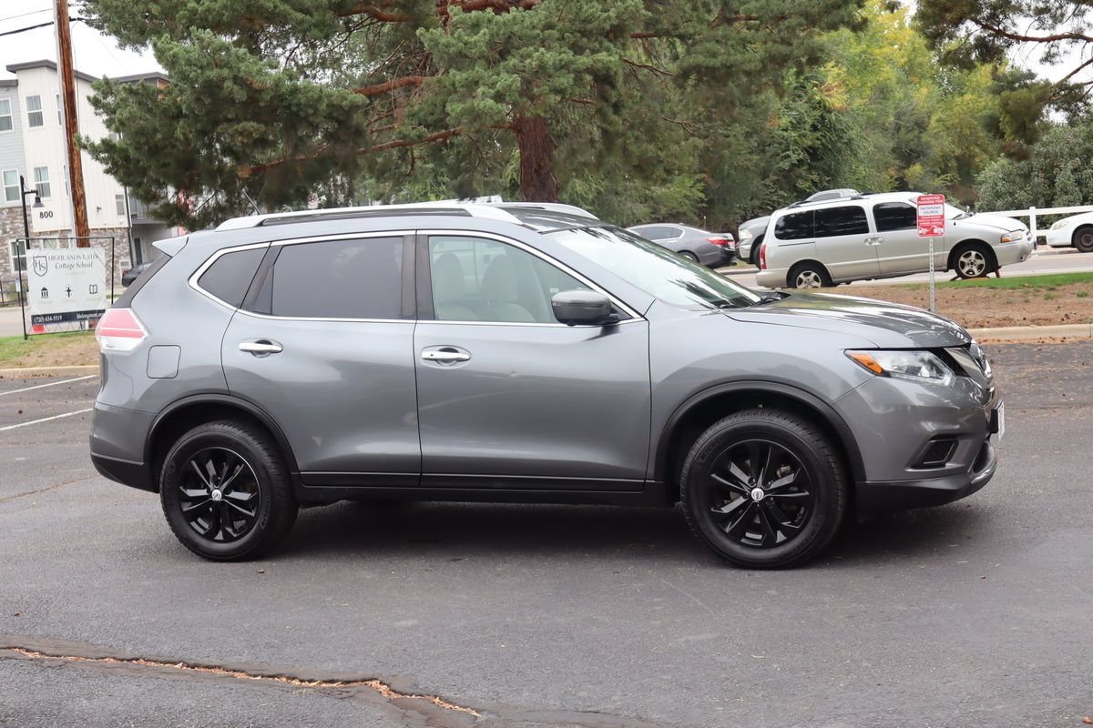 Used 2016 Nissan Rogue SV w/ SV Premium Package AWD/4WD image 2