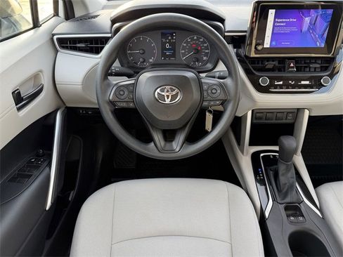 Used 2024 Toyota Corolla Cross L image 25