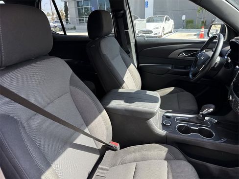 Used 2023 Chevrolet Traverse LT image 25