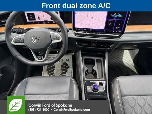 Used 2025 Volkswagen Tiguan SEL R-Line AWD/4WD image 3