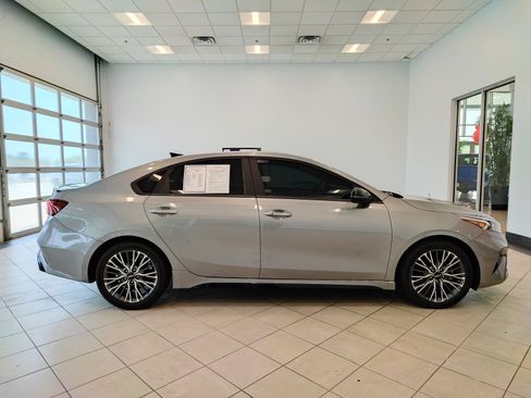 Used 2024 Kia Forte GT-Line w/ GT-Line Premium Package FWD image 2