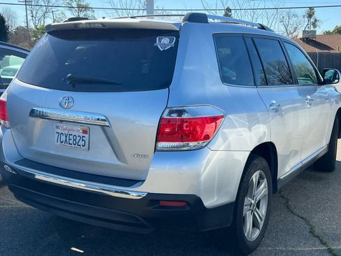 Used 2013 Toyota Highlander Limited image 2
