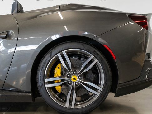 Used 2019 Ferrari Portofino RWD image 32