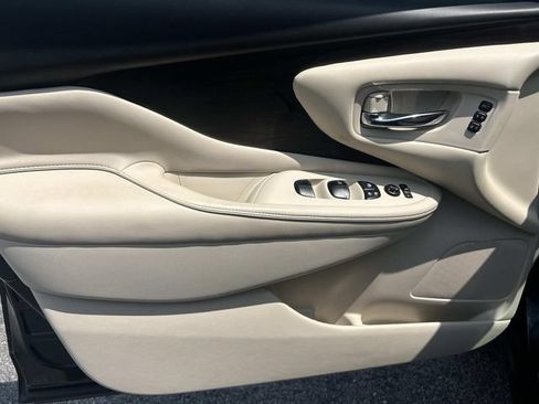 Used 2019 Nissan Murano Platinum w/ Cargo Package FWD image 19