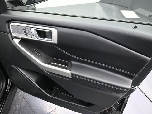 Used 2022 Ford Explorer Limited w/ Equipment Group 301A image 35