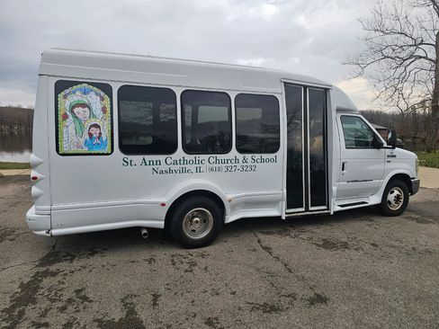 Used 2010 Ford E-350 and Econoline 350 Super Duty image 4