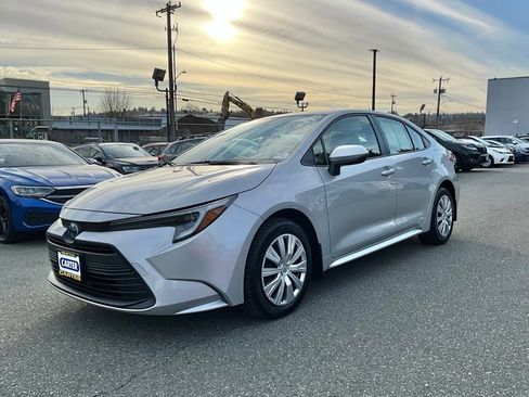 Used 2024 Toyota Corolla LE image 4