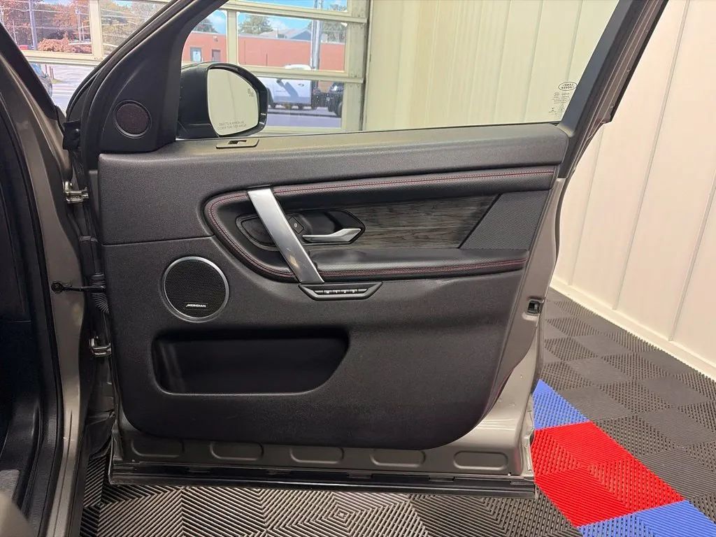 Used 2020 Land Rover Discovery Sport SE R-Dynamic AWD/4WD image 20