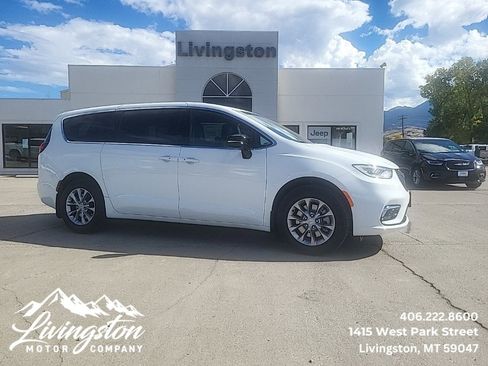 New 2026 Chrysler Pacifica Select image 1