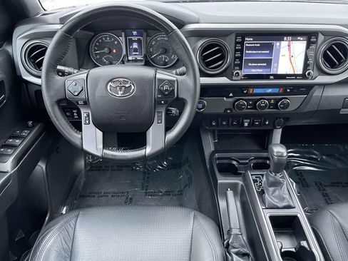 Used 2022 Toyota Tacoma TRD Off-Road w/ TRD Premium Off Road Package image 25