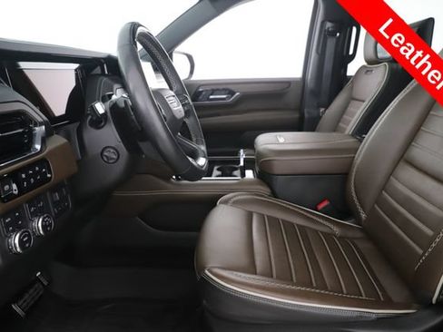 Used 2025 GMC Yukon Denali Ultimate w/ LPO, Floor Liner Package AWD/4WD image 17