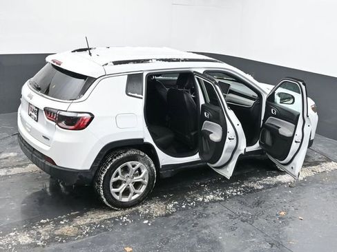 Used 2024 Jeep Compass Latitude image 63