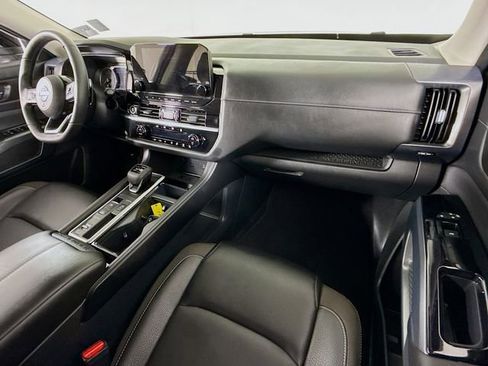 Certified 2024 Nissan Pathfinder SL image 26