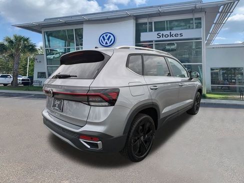 New 2026 Volkswagen Taos SE FWD image 4