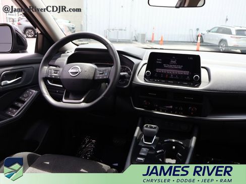 Used 2025 Nissan Rogue SV FWD image 13