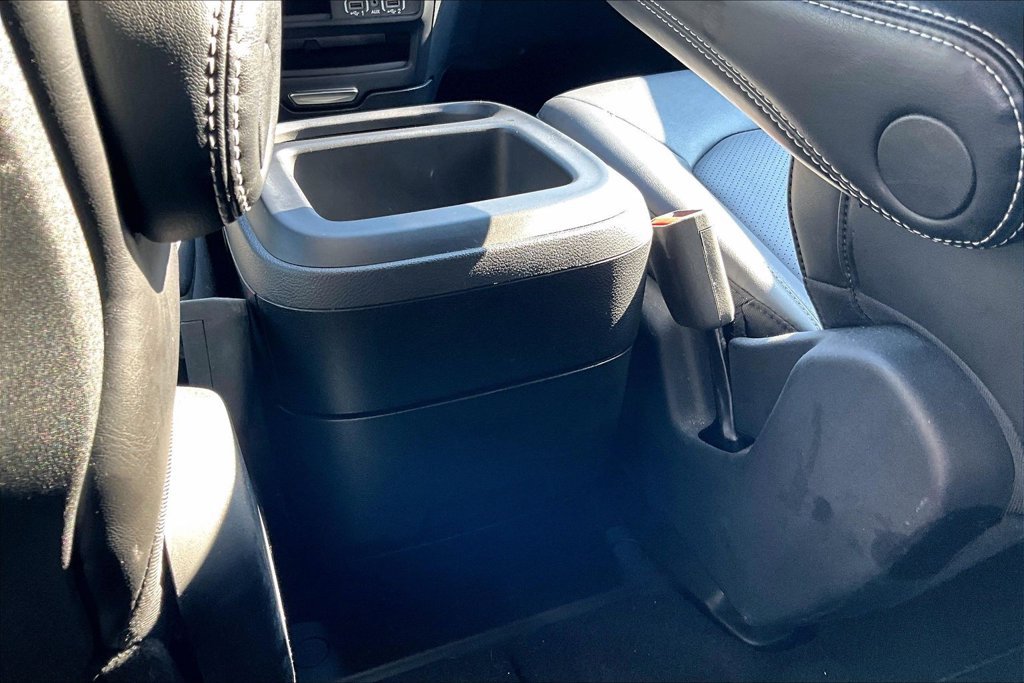 Used 2025 Chrysler Pacifica Select FWD image 32