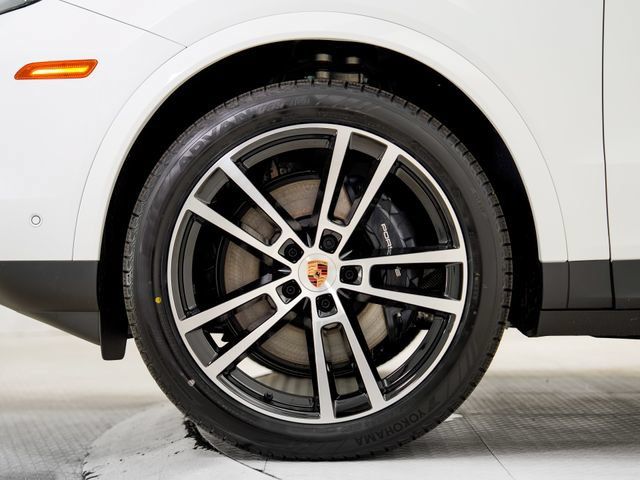 Certified 2026 Porsche Cayenne AWD/4WD image 22