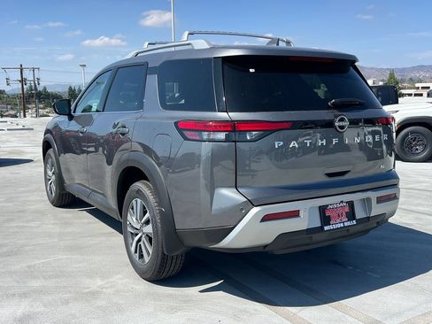 New 2026 Nissan Pathfinder SL FWD image 4