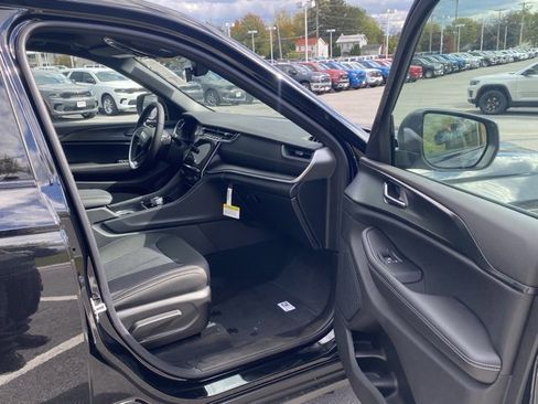 New 2025 Jeep Grand Cherokee Laredo X w/ Luxury Tech Group I image 27