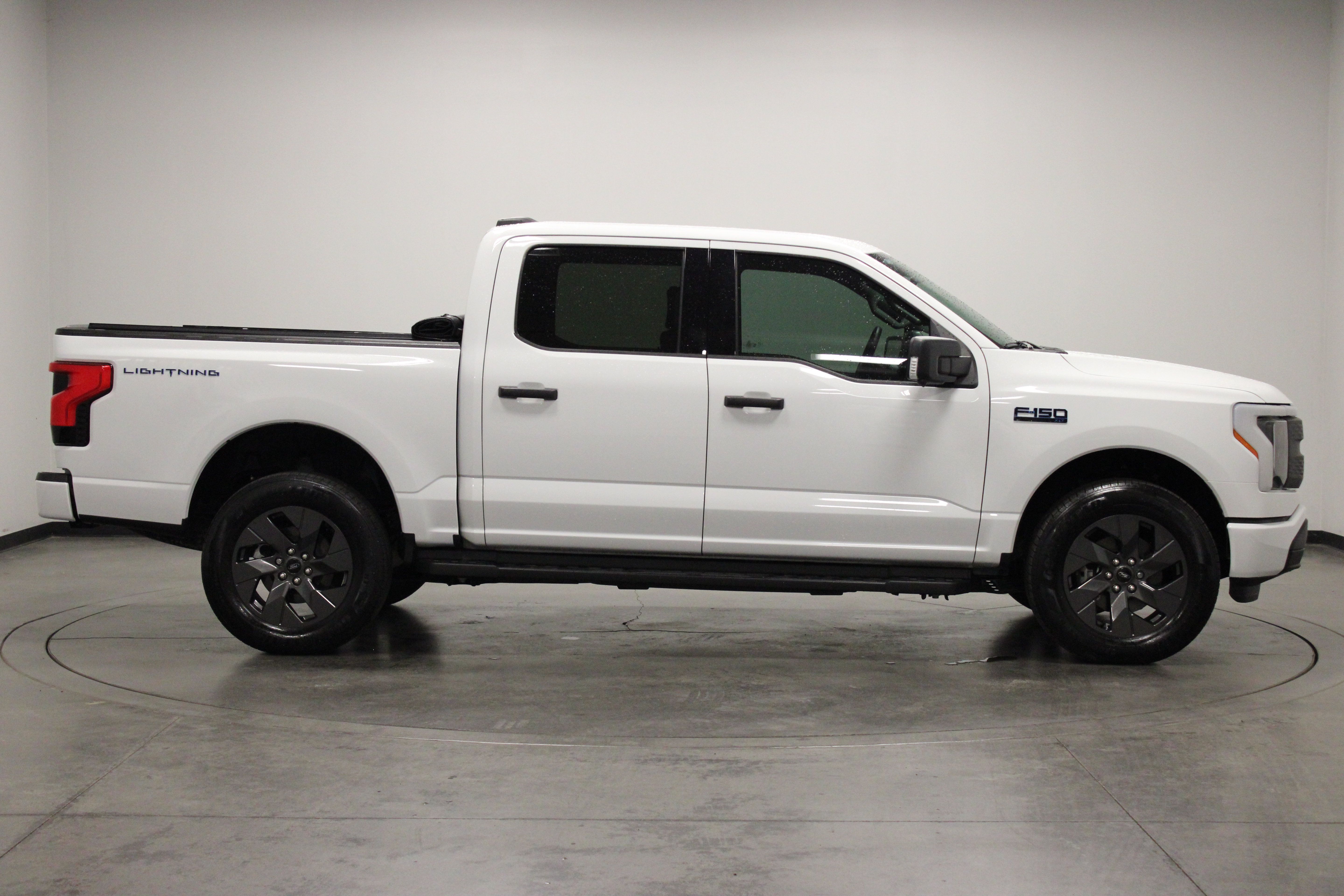 Used 2024 Ford F150 Lightning XLT AWD/4WD image 9