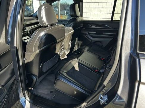 Used 2025 Jeep Grand Cherokee Altitude image 20