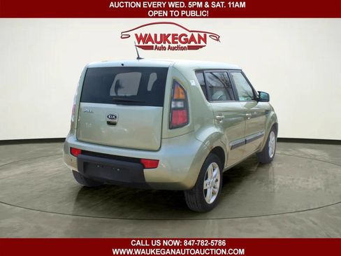 Used 2011 Kia Soul + image 3