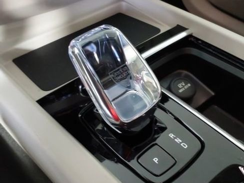 New 2026 Volvo XC60 B5 Ultra w/ Climate Package image 28