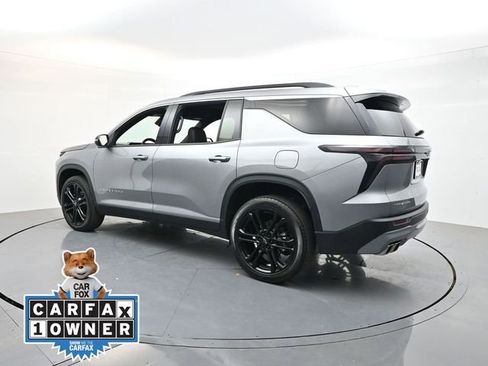 Used 2025 Chevrolet Traverse LT FWD image 6